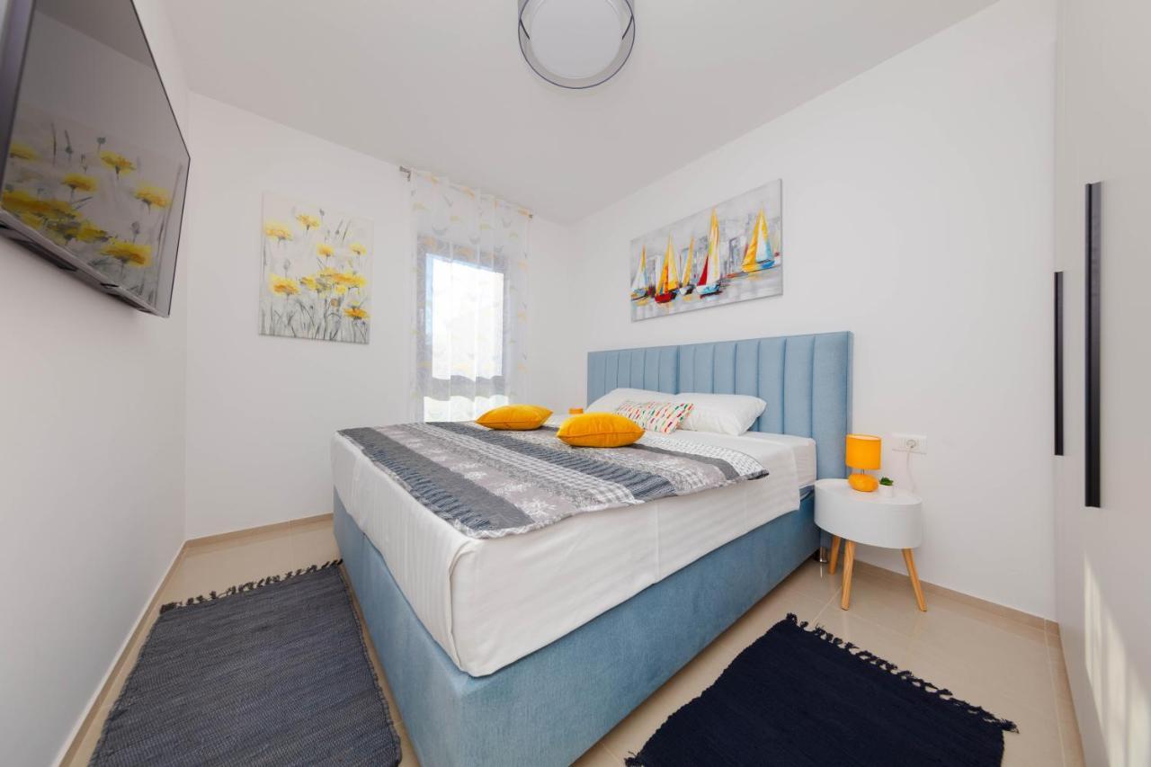 Apartment - Indigo *