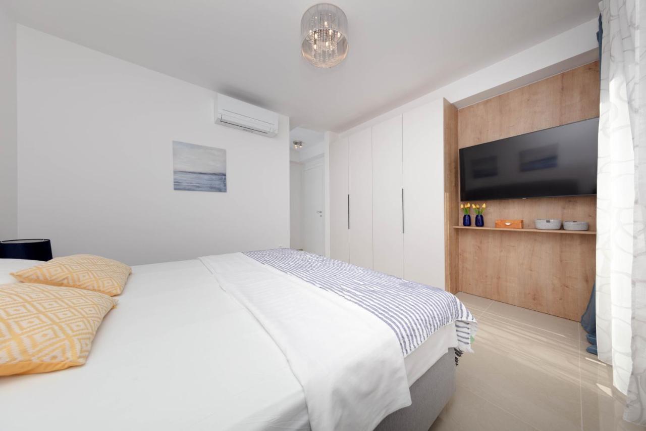 Apartment - Indigo *