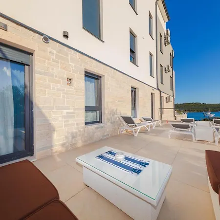 Resort Banjole - Apartman Indigo Exterior photo